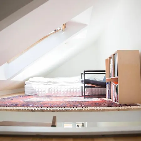 Апартаменты Townhouse With Private Garden In The Centre Оденсе