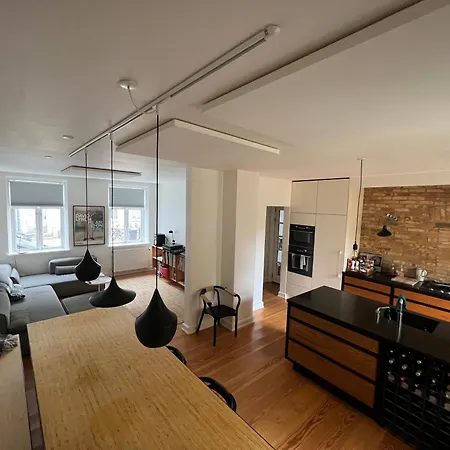 Апартаменты Townhouse With Private Garden In The Centre Оденсе